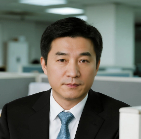 jimeng 2025 07 24 7701 办公室40多岁人大头照